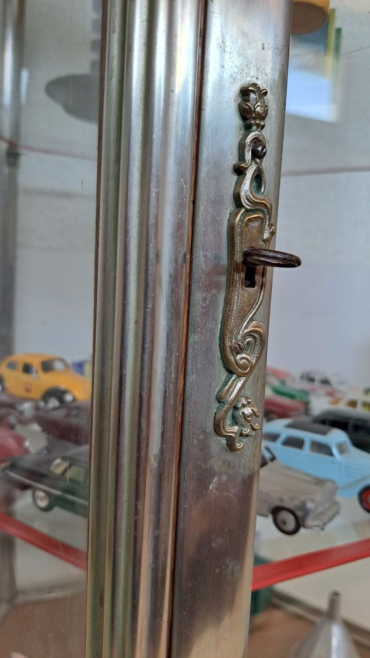 Vitrinen: Vitrine vintage – Gebraucht aus Neuchâtel von Forestmanz 2