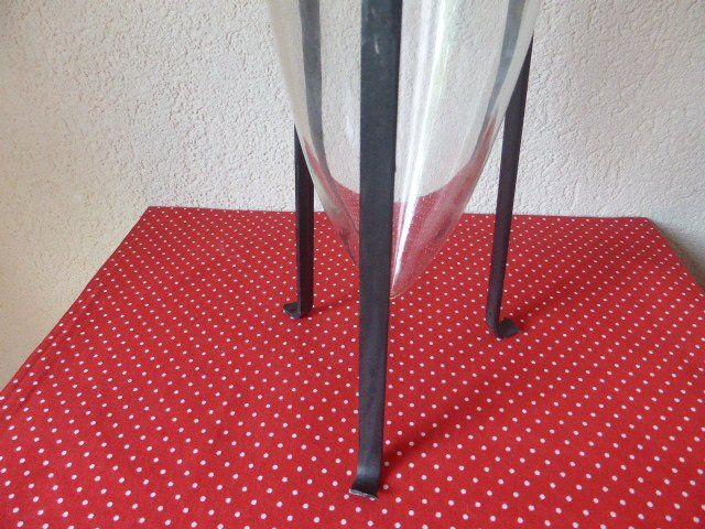 Vasi & Recipienti: Glas Vase/Behälter  in Metallständer – Usato da Hitzkirch venduto da kleinerbaer01 2