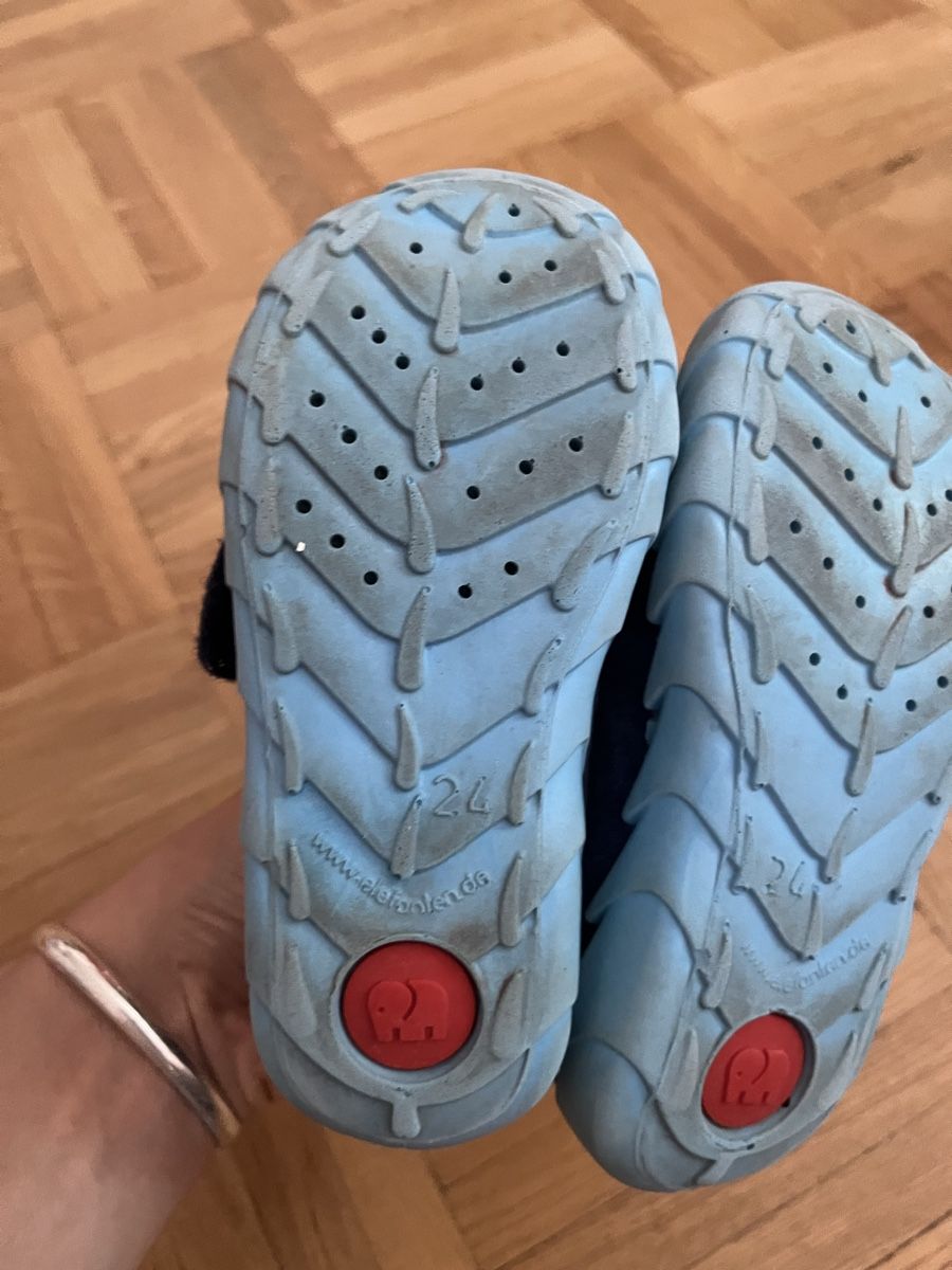 Elefanten Schuhe für Jungen: Pantoufles Elefanten size 24 – Gebraucht aus Bellevue von utilisatratice 1