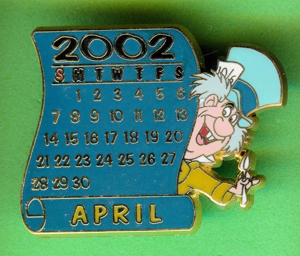 Disney Plaketten & Abzeichen: DISNEY  Kalender 2002  April  HUTMACHER – Gebraucht aus Winterthur von Sammleroase