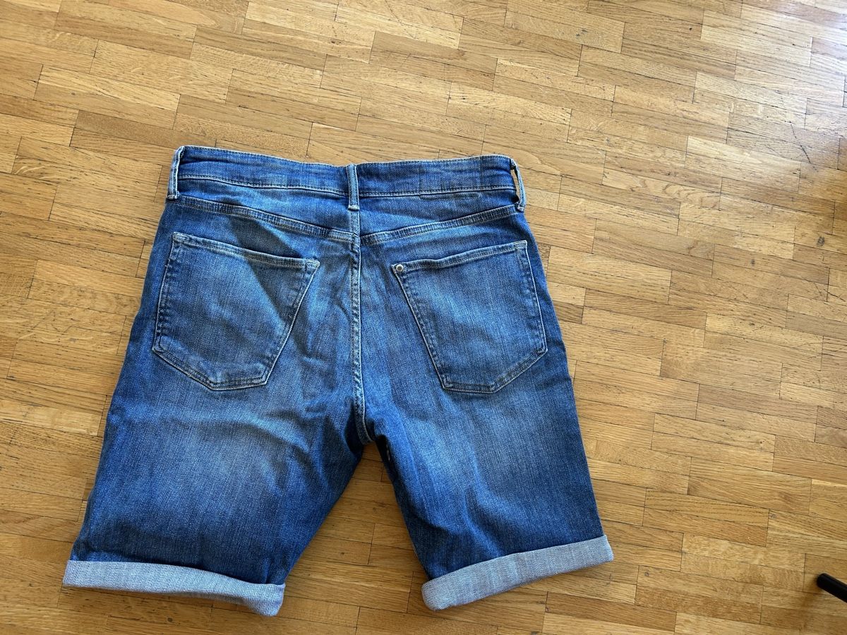 H&M Jeans: H&M, bermuda jeans, taille 32, – Usato da Lausanne venduto da lavirgule 1