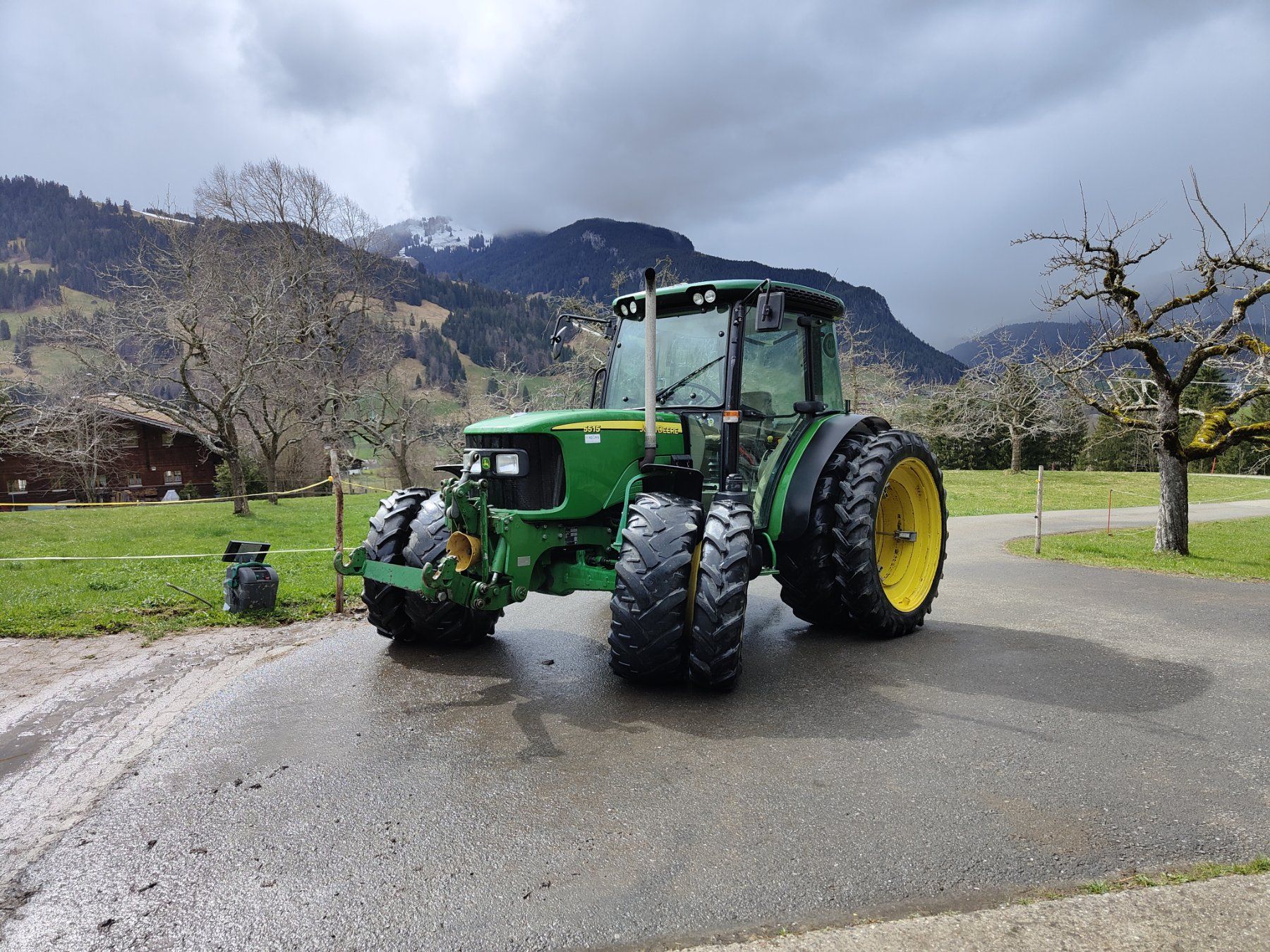 John Deere Trattori: John Deere 5515 – Usato da Gstaad venduto da muhof