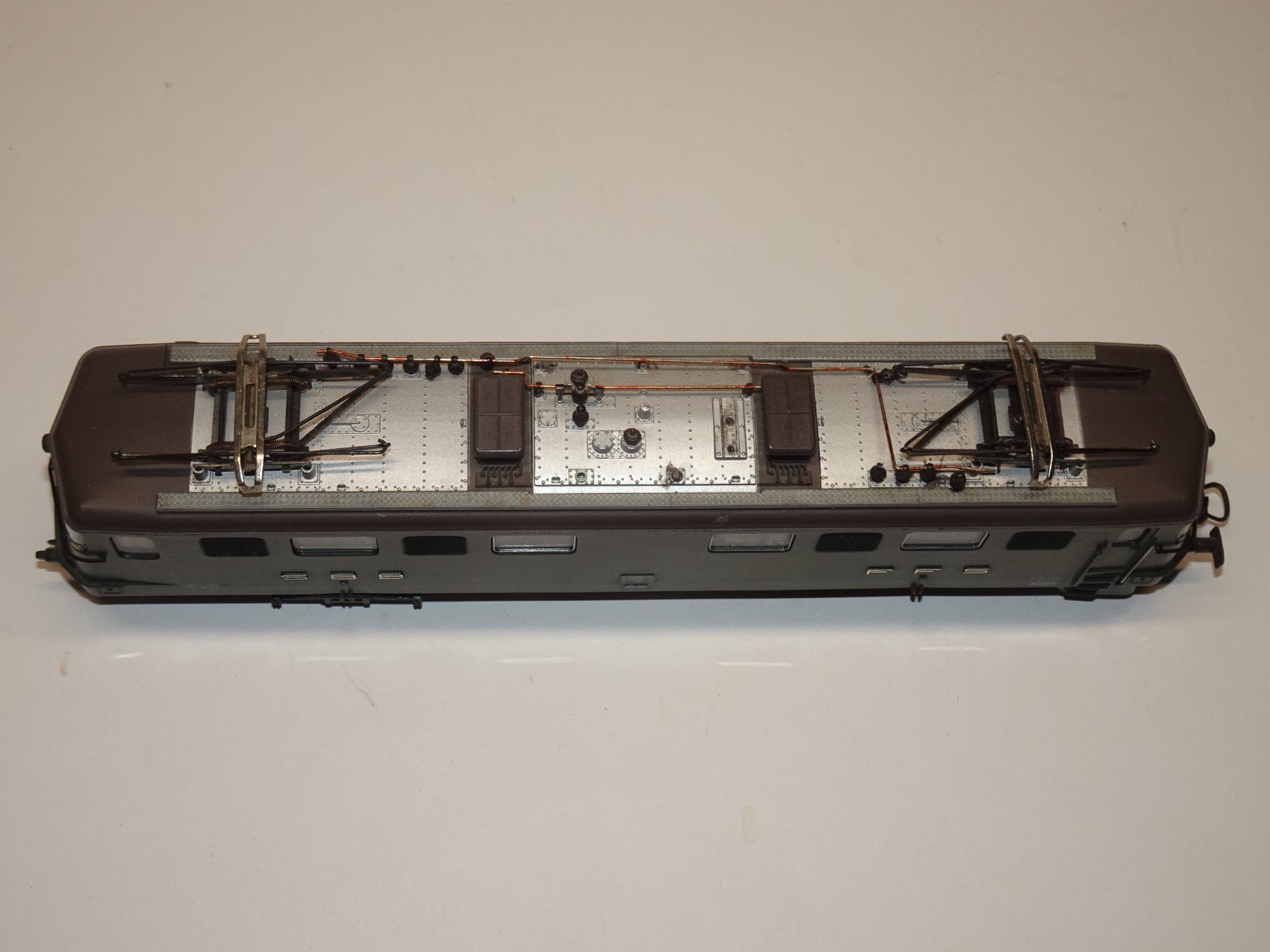 Roco Modelleisenbahnen: ROCO SBB Ae 6/6   H0 AC – Defekt aus Hinwil von Berling0 4