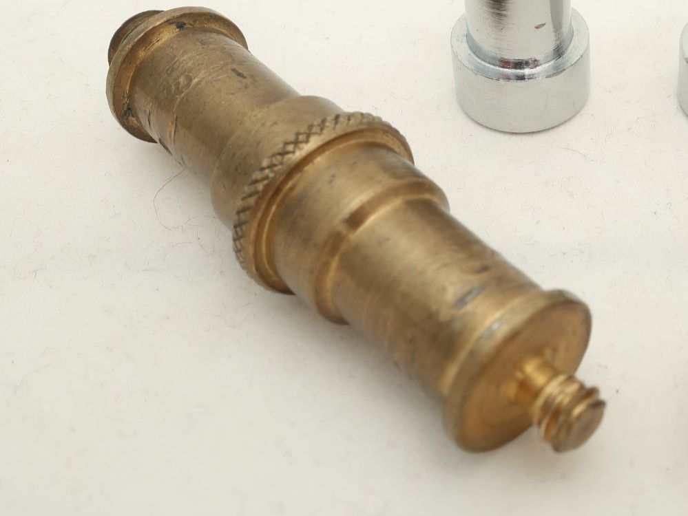 Manfrotto Treppiedi & Teste: original Manfrotto Spigot Adapter 1/4" & 3/8" – Usato da Zürich venduto da dnk_nrd8
