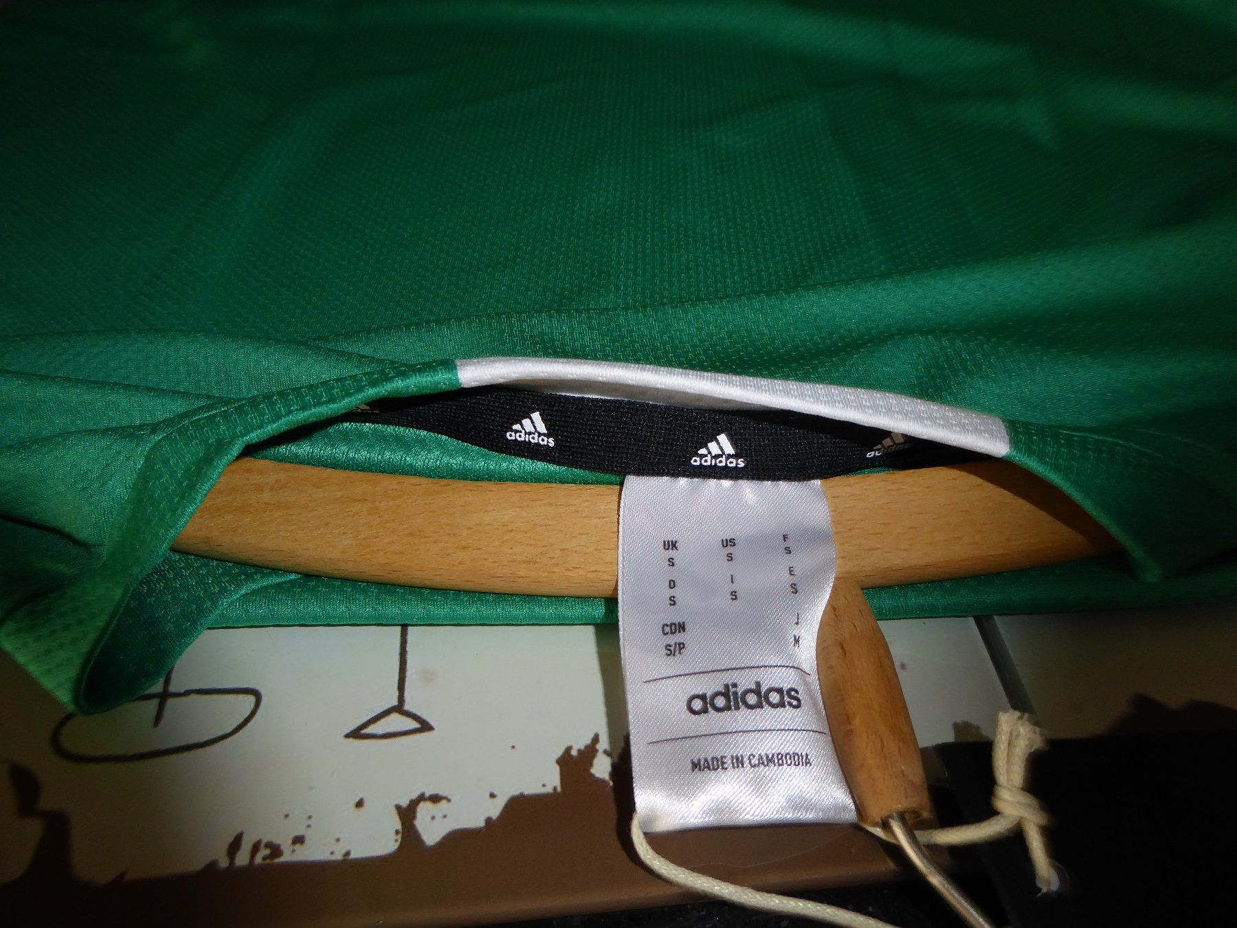 Adidas T-shirt: Adidas Train Essentials Training T-Shirt Grösse S – Nuovo e nell'imballaggio originale da Winkel venduto da Mordred2 4