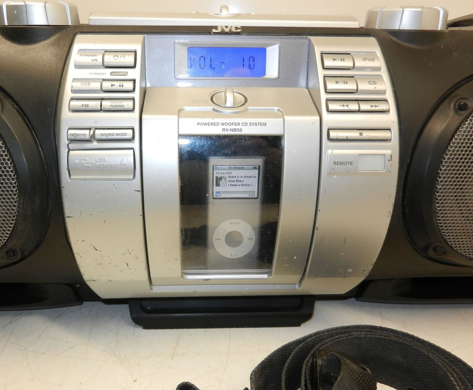 JVC Tragbarer Mediaplayer: JVC BoomBlaster RV-NB50 mit IPod – Gebraucht aus Männedorf von livesteam 6
