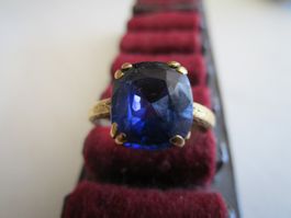Antiker Ring mit Stein wohl Saphir  Gold 750