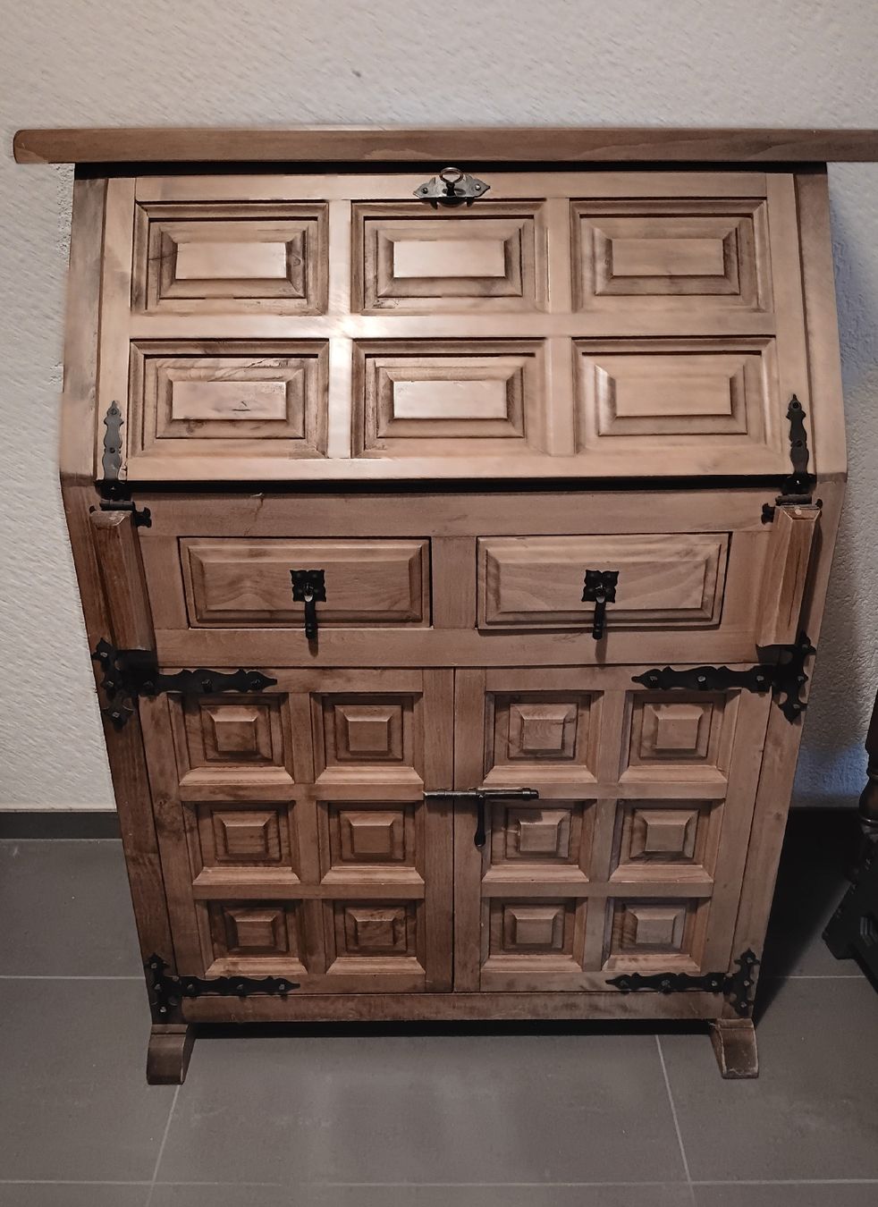 Cassettiere: Rustikaler Sekretär aus Holz – Usato da Meilen venduto da Stella1805