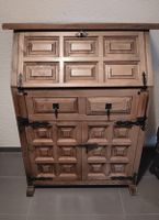 Rustikaler Sekretär aus Holz