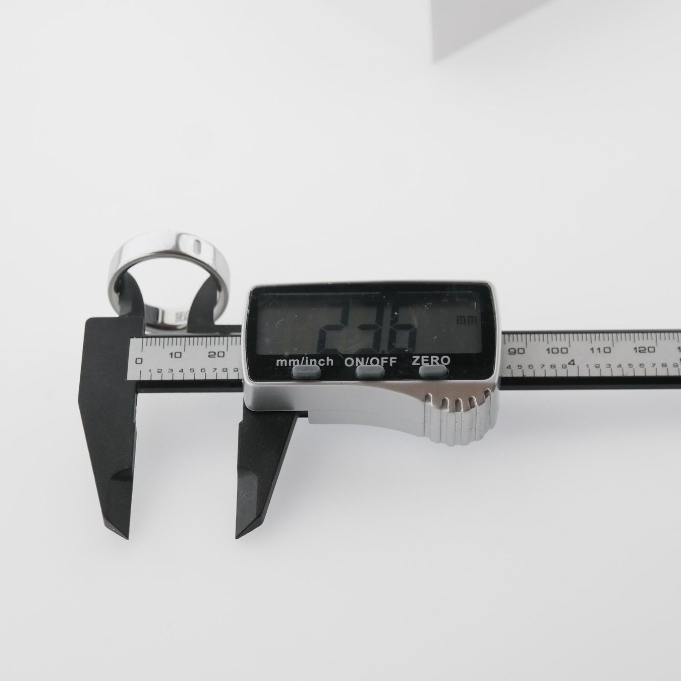 Smartwatch: SmartRing Oura Ring 4 Silver - taille 15 (23.6 mm) – Usato da Bouveret venduto da dorco 2