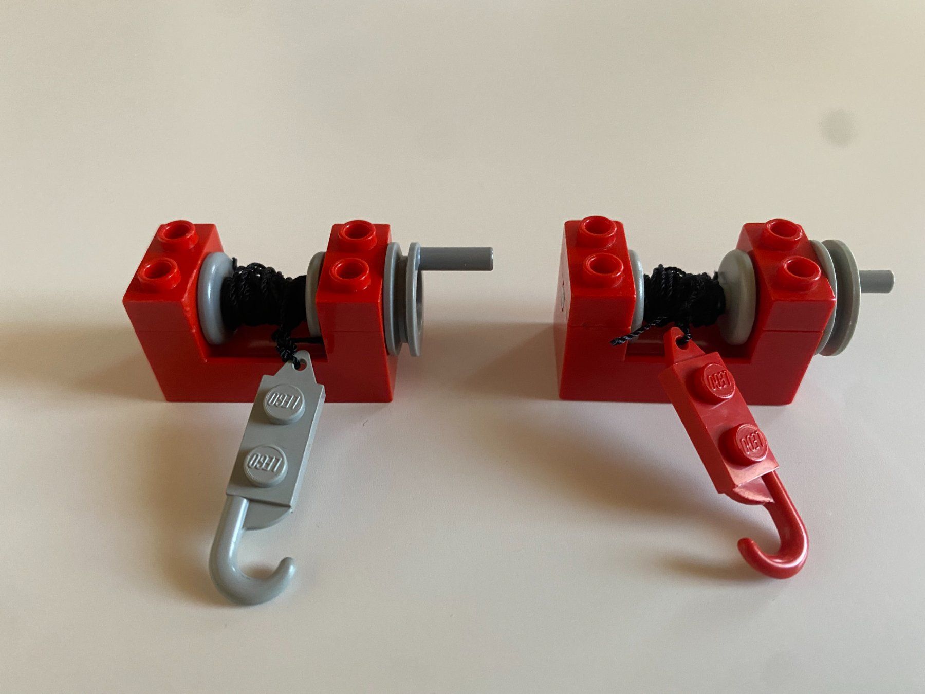 Lego Spielzeuge: LEGO - 2 - ROTE - SEILWINDEN – Gebraucht aus Gelterkinden von ajdt4