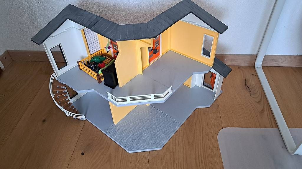 Playmobil Jouets: Playmobilhaus inkl. EINRICHTUNG – D'occasion à Rothenthurm par dudli84