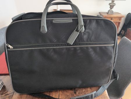 Stylish Black Travel Bag - samsonite -  Ready for Your Next