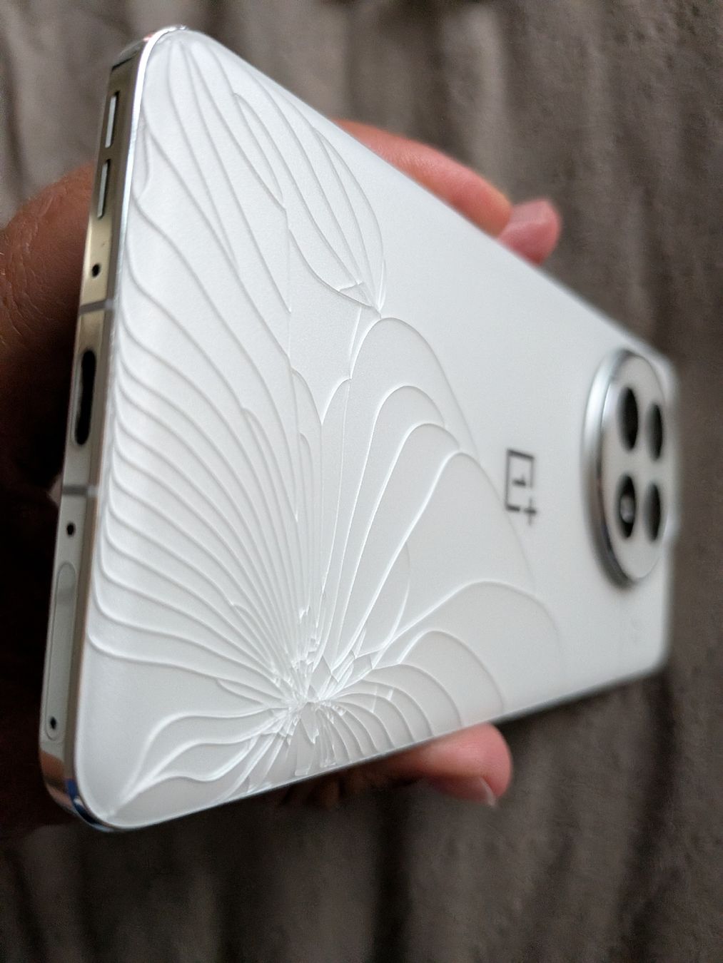 Téléphones: Oneplus 13 (derrier casse) – Défectueux à Delémont par man_gpn6 5