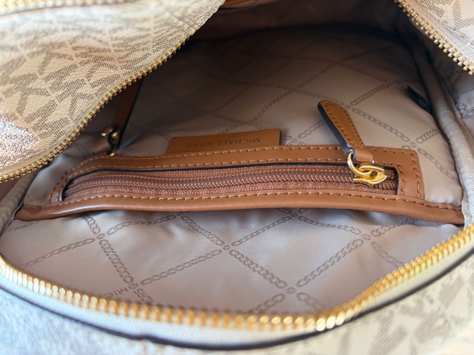 Michael Kors Zaini: Michael Kors Rhea Zip Rucksack in Beige – Nuovo (secondo la descrizione) da Islisberg venduto da Iapetus 4