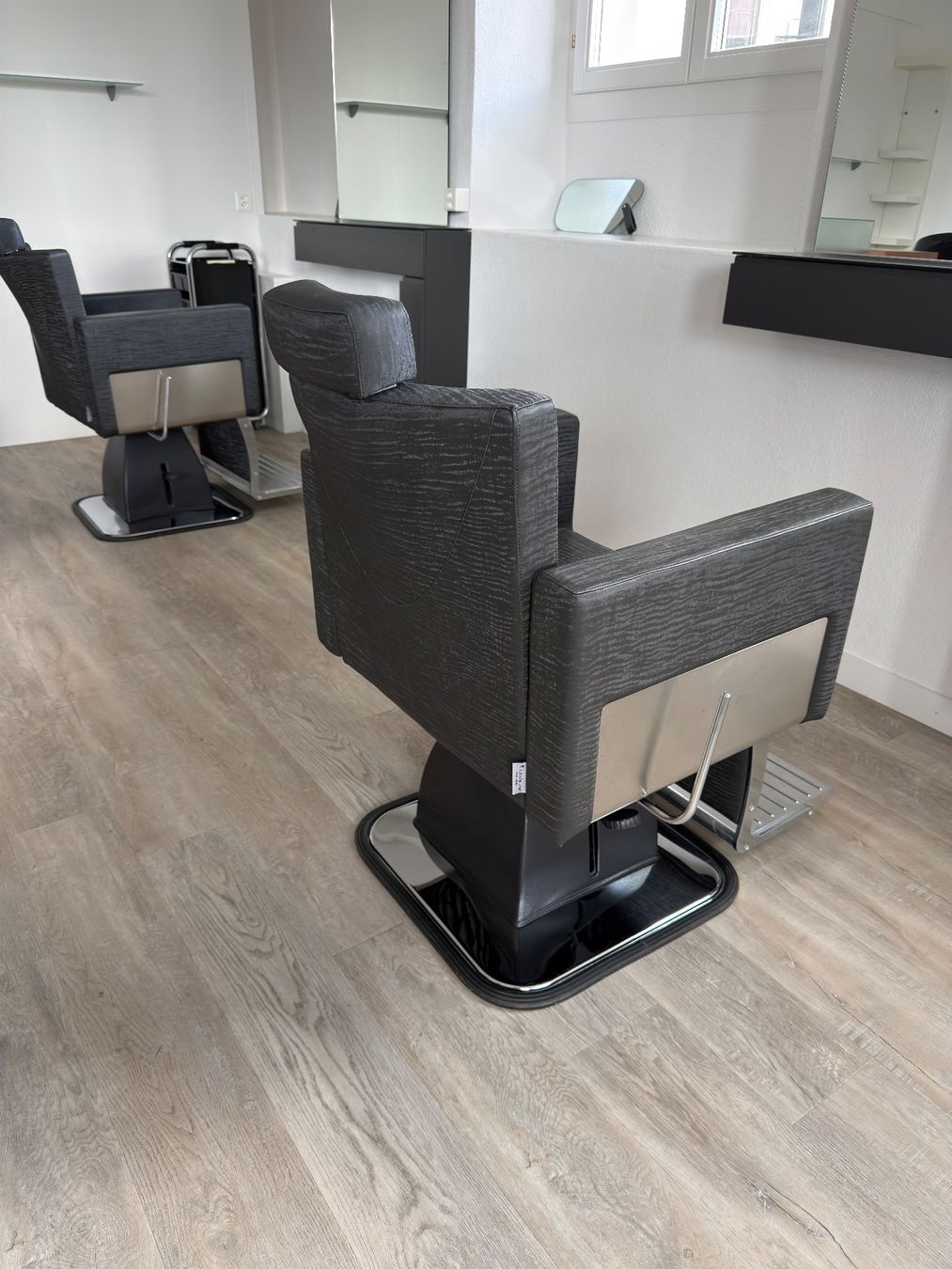 Poltrone: Coiffeur Barber Stuhl – Usato da Frauenfeld venduto da tiz_qj67 3