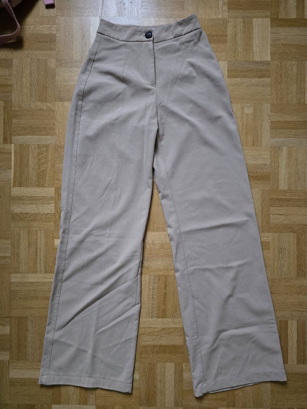 Bershka Pantaloni: Wide Leg Hose Beige – Usato da Belp venduto da sar_r7ls