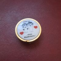 Dose Liebe ist Motiv goldfarben Metall runder Zustand