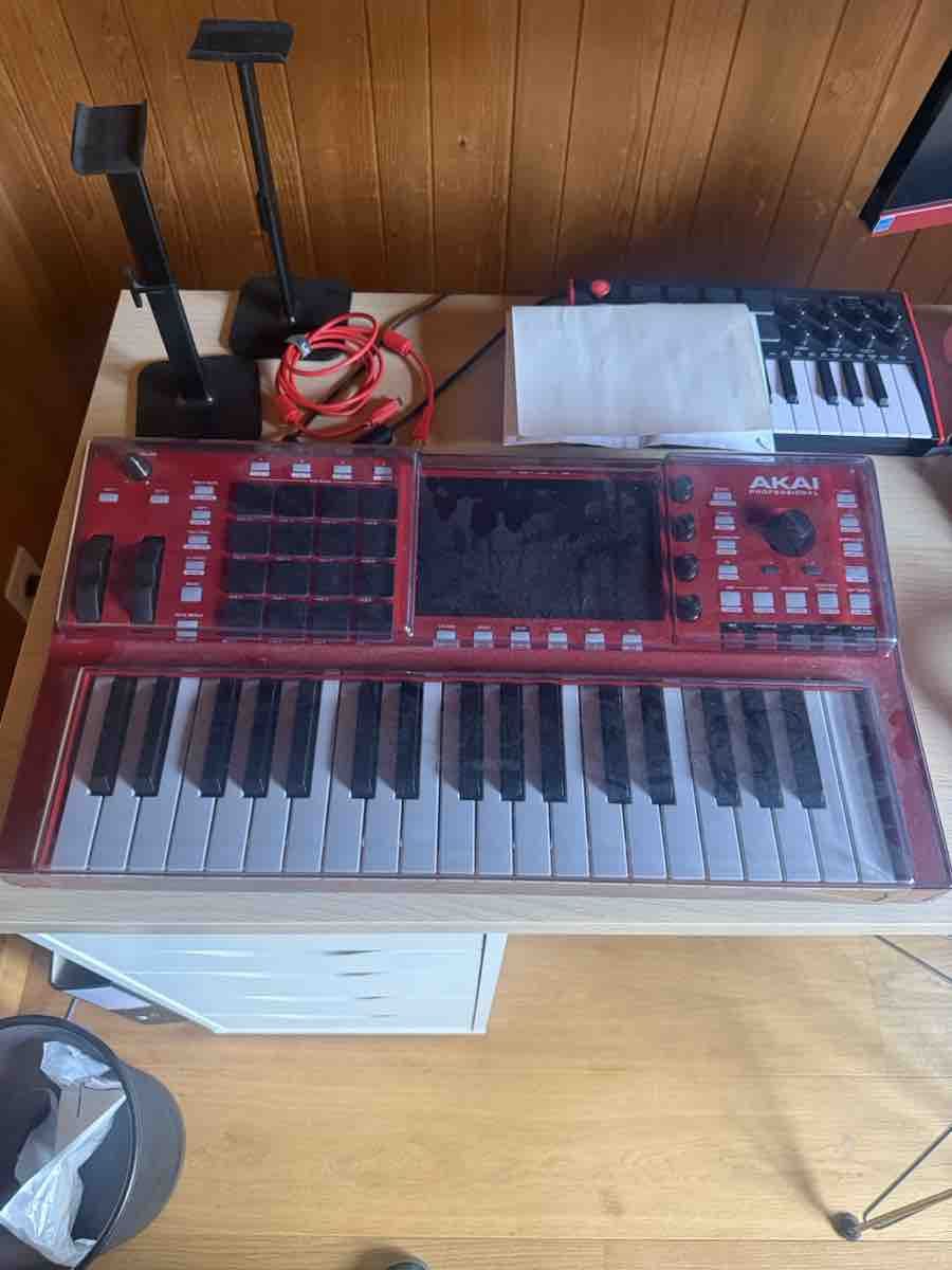Akai Instruments de musique: Akai MPC Key 37 – Neuf (Voir description) à Gstaad par ric_q5sg 3