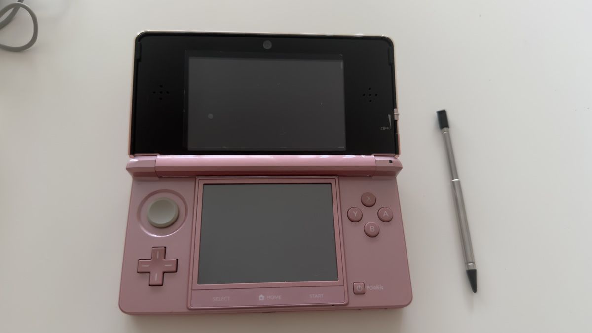 Nintendo Konsolen: Nintendo 3DS pink Konsole mit 2 Spielen – Gebraucht aus Nidau von nin_5gk2 3