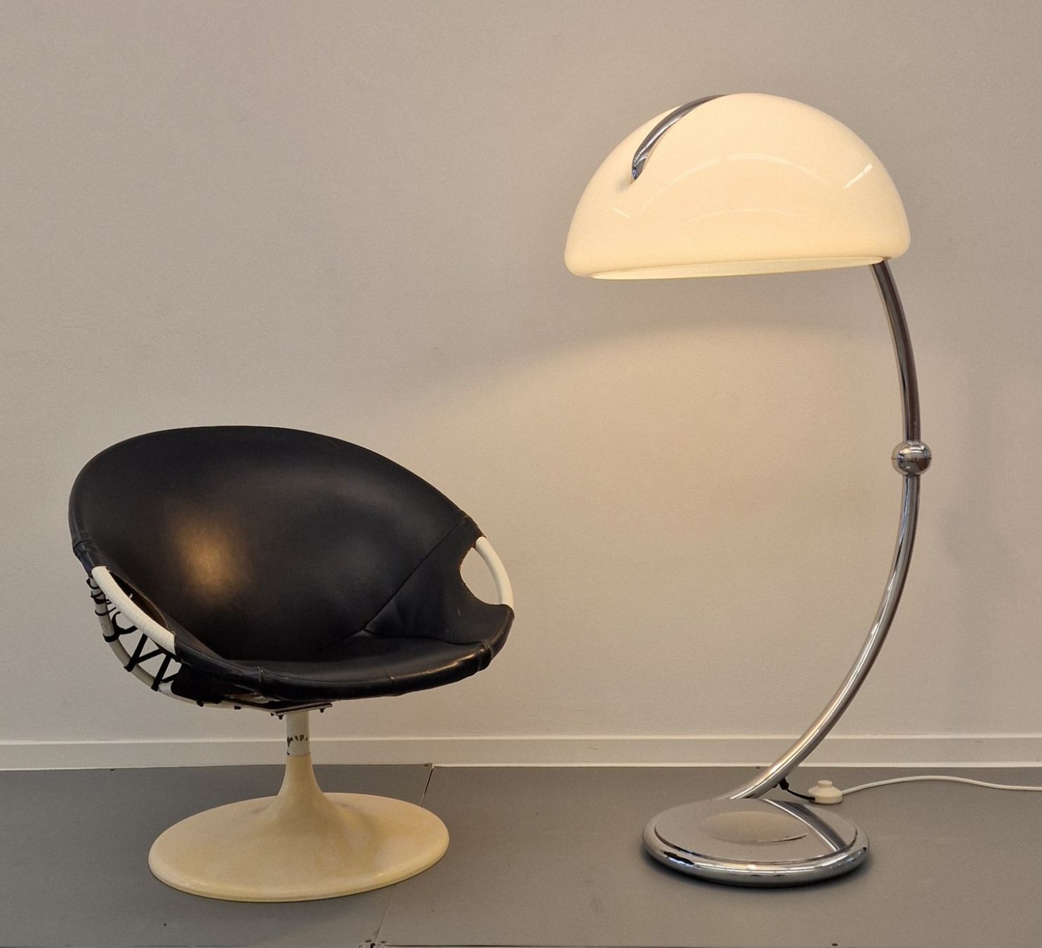 Lampade: Space Age Design, Stehlampe Serpente, Elio Martinelli, 70 – Usato da St. Gallen venduto da chambredirecte