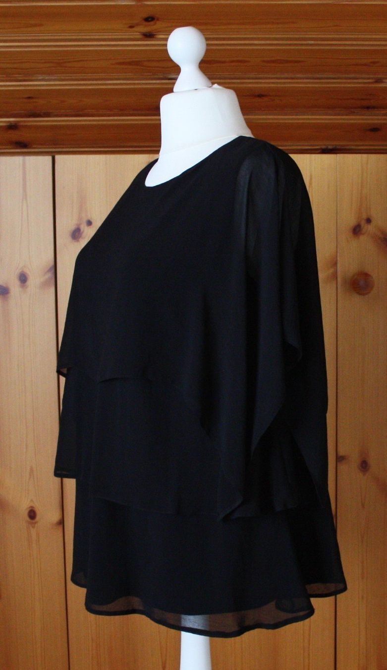 Camicette: Bluse Kurzarm C & A schwarz Gr. 44-46 – Usato da Flüelen venduto da Diversicum-Curvy 3