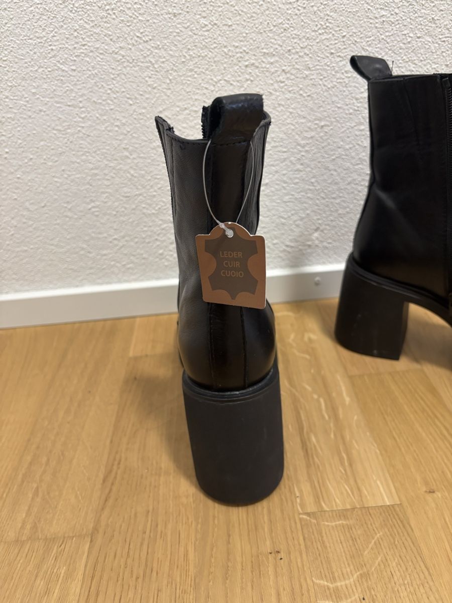 Dosenbach Scarpe da donna: Schwarze Leder Stiefeletten mit Blockabsatz, Grösse 37 – Nuovo (secondo la descrizione) da Cham venduto da buushii 2