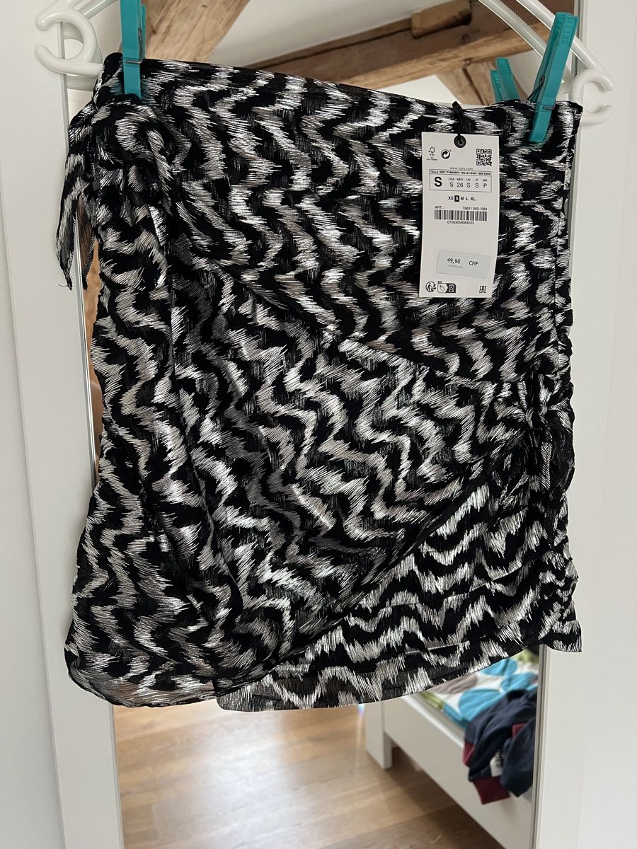 Zara Gonne: ZARA Mini Rock Neu – Nuovo e nell'imballaggio originale da Moudon venduto da patricia115 2