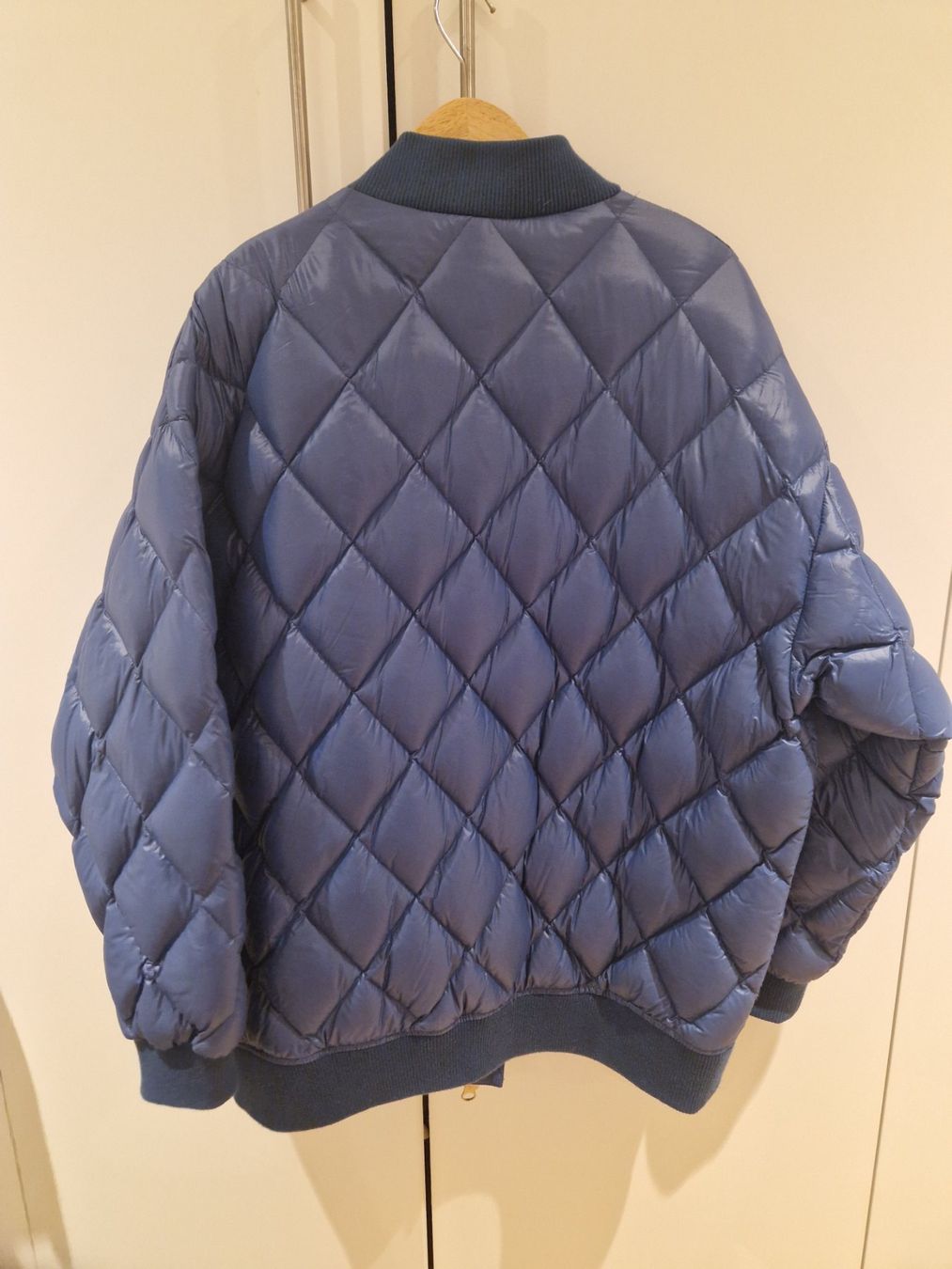 H&M Jacken: H&M Daunenjacke Bomber Oversize Gr. M, blau gesteppt – Gebraucht aus Erlinsbach SO von ULIKH 9