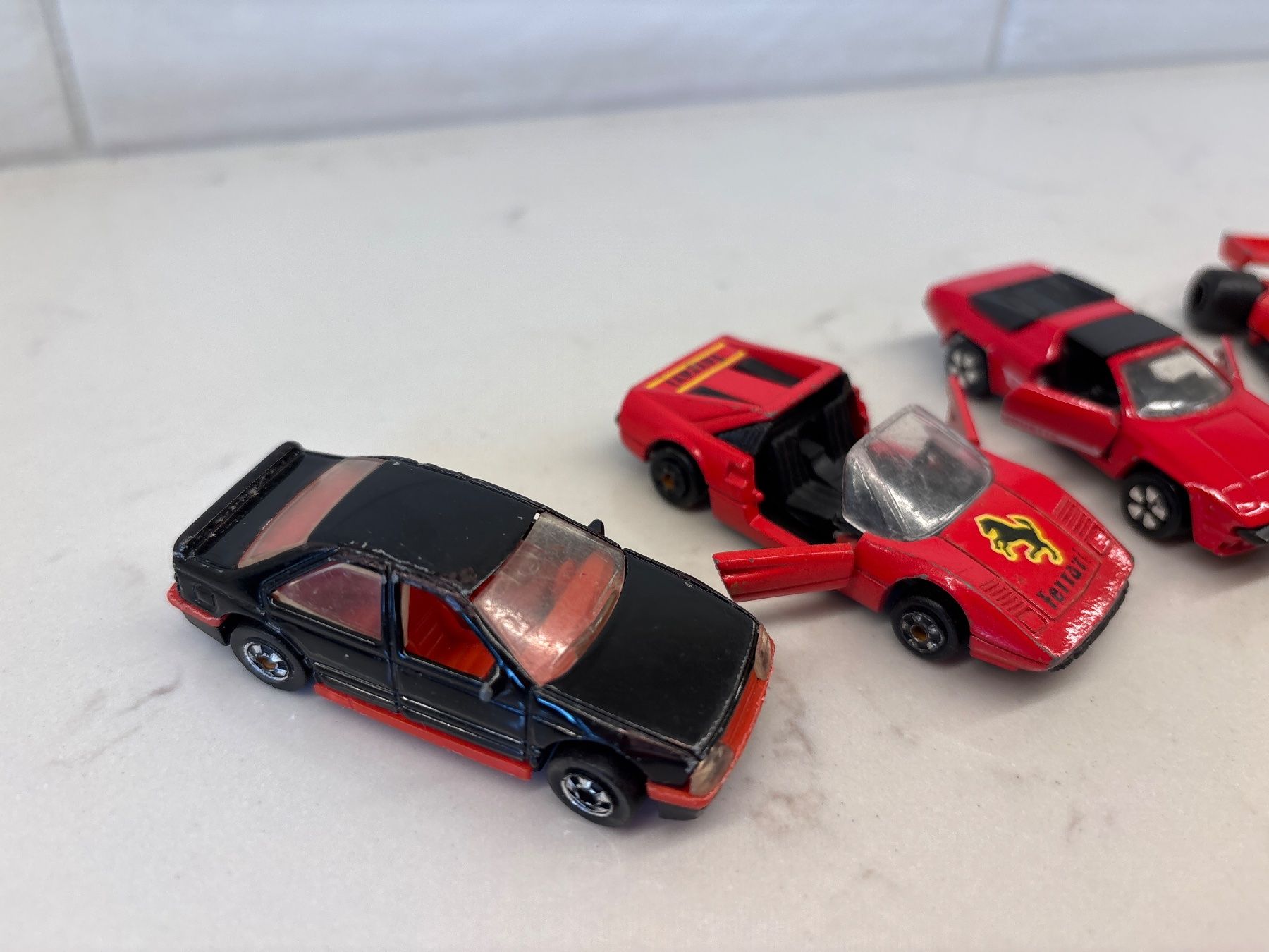 Hot Wheels Modellini d'auto: Lot de 4 petites voitures Ferrari état d'usage – Usato da Gollion venduto da Hampton 4