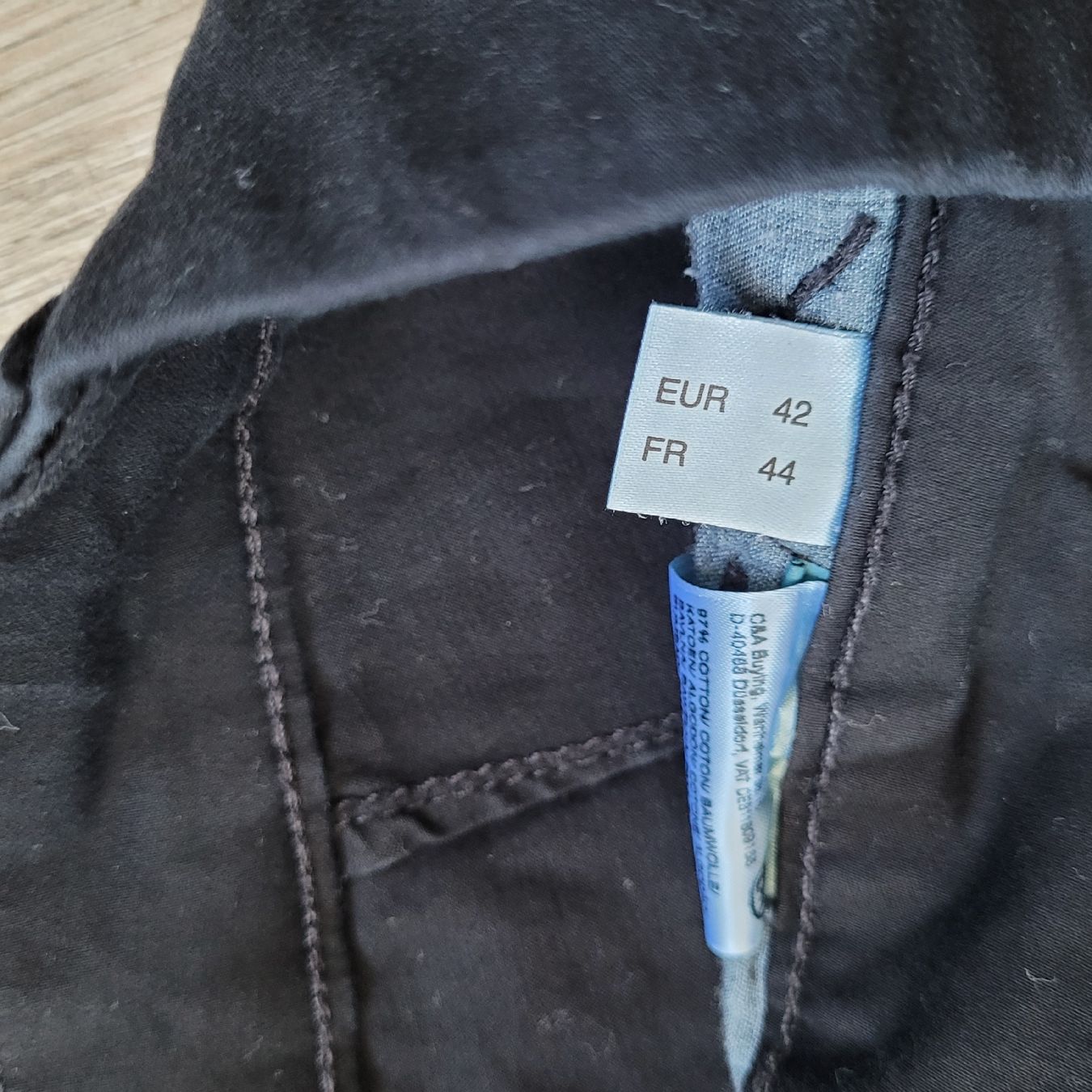 Pantaloni: schwarze Shorts 42 – Usato da Niederbuchsiten venduto da klengyel 2