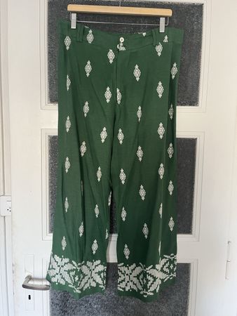 Pantalon femme ZARA vert imprimé T.XL bon état