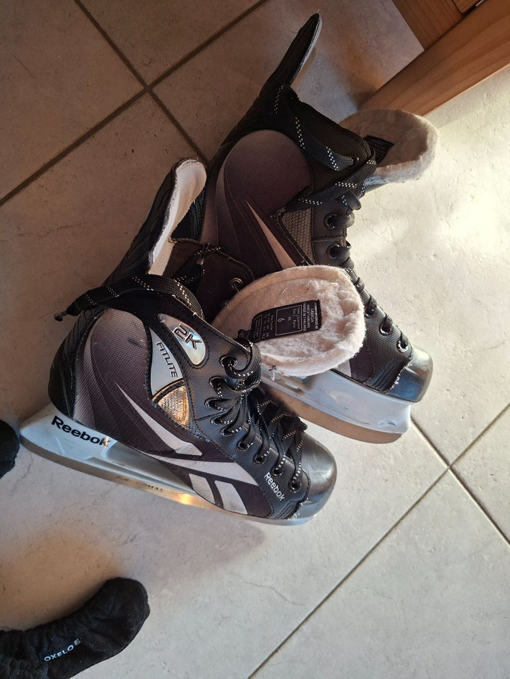 Reebok Pattini da ghiaccio: Eishockeyschlittschuhe, Gr. 40 – Usato da Wohlen b. Bern venduto da Looking4ward 3