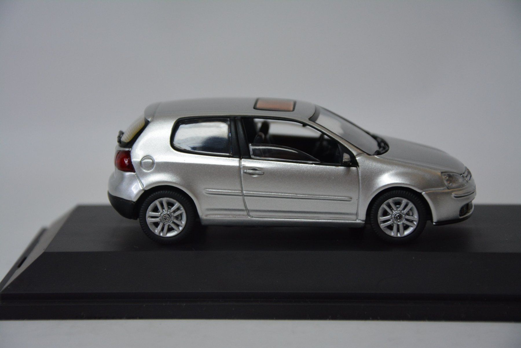 Volkswagen Modellautos: VW Golf V 2003 , Schuco , 1:43 – Neu und originalverpackt aus Goldach von Feivel9 5