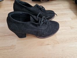 Schwarze Schnürschuhe, Grösse 37, neuwertig für den Herbst