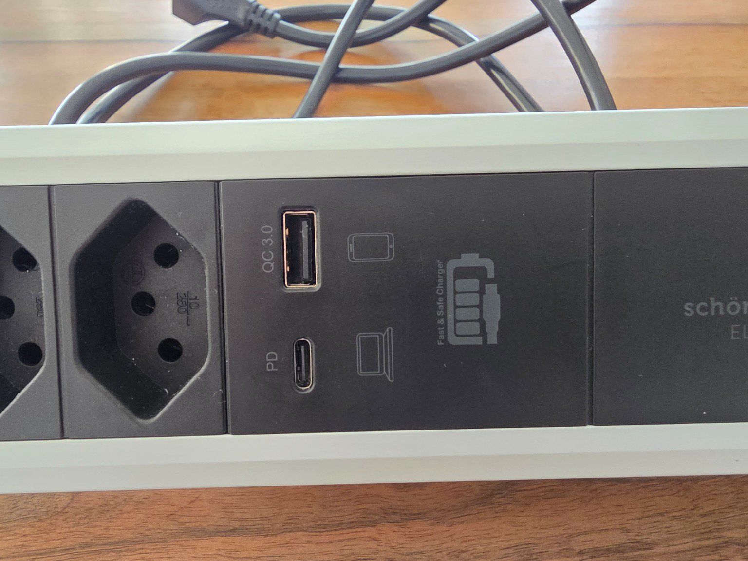 Spine: Schönenberger Tischsteckdose USB-C PD 60W – Nuovo (secondo la descrizione) da Dietlikon venduto da Bonamesa 3