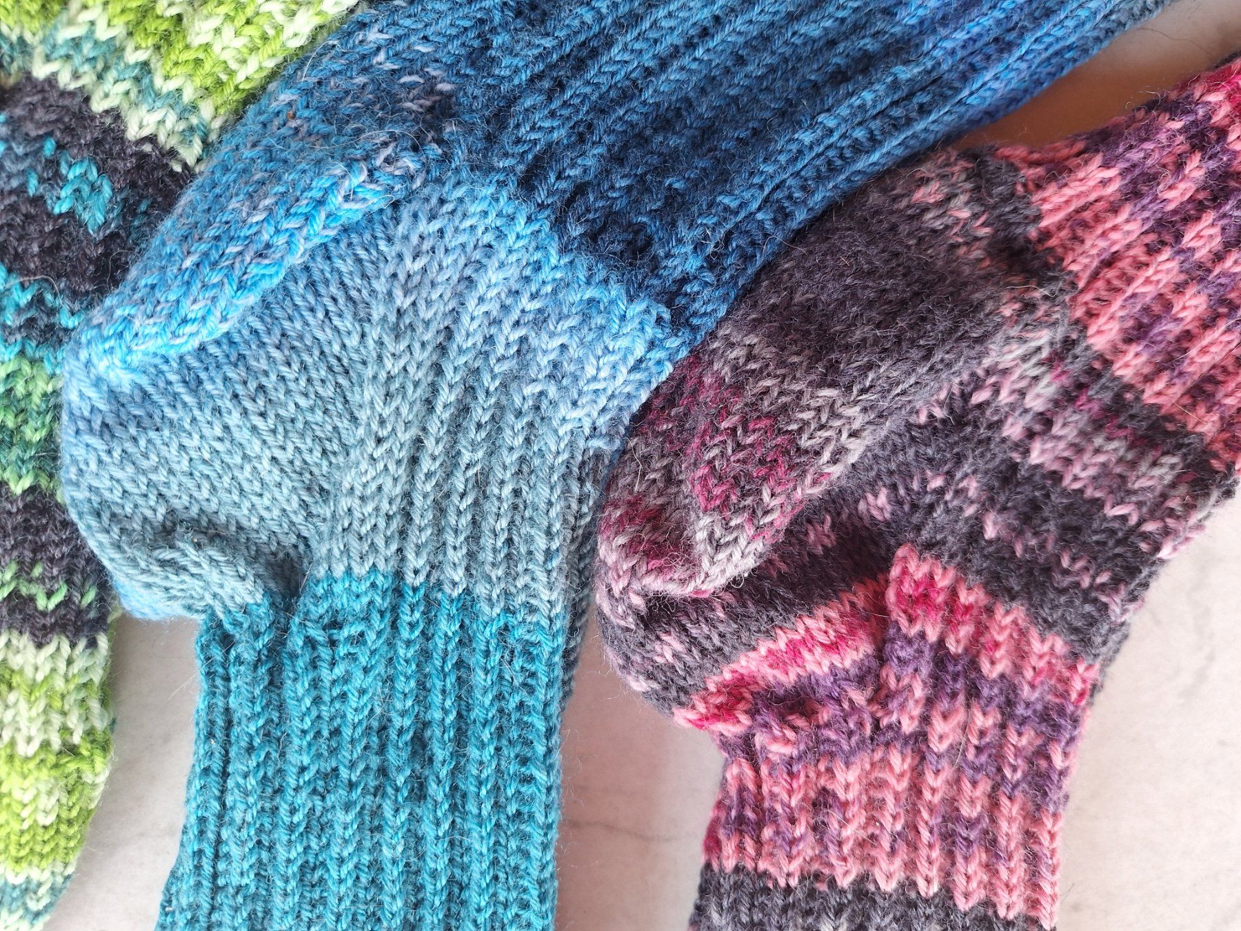 Calze: 4 PAAR SOCKEN HANDGESTRICKT - GR 40/41 – Usato da Huttwil venduto da Kunterbuntli 1