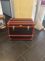 Malle d'époque restaurée en rangement à appareil photos