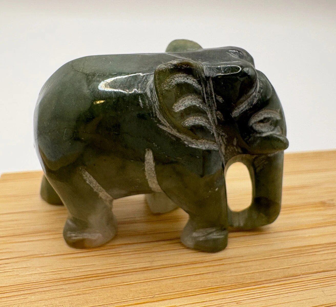 Statuette: Éléphant sculpté pierre verte type jade / Elefant Jade-Typ – Usato da Prilly venduto da mqlr_42 1