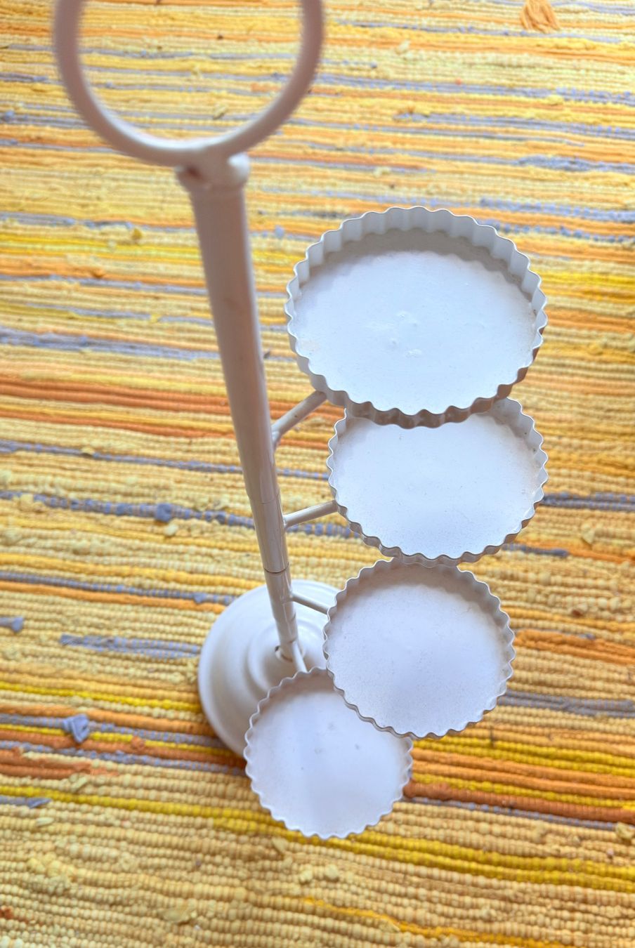 Supporti a parete: • Muffins / CupCake Halter • – Usato da Basel venduto da mendoza13 2