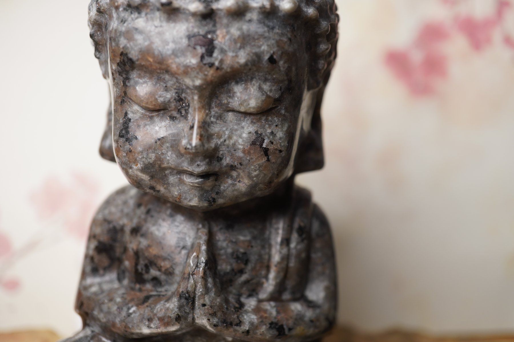 Minerali & Pietre curative: Yooperlit UV  Aktive   Buddha XL   15cm x  7cm – Nuovo e nell'imballaggio originale da Eschenbach SG venduto da topstone 1