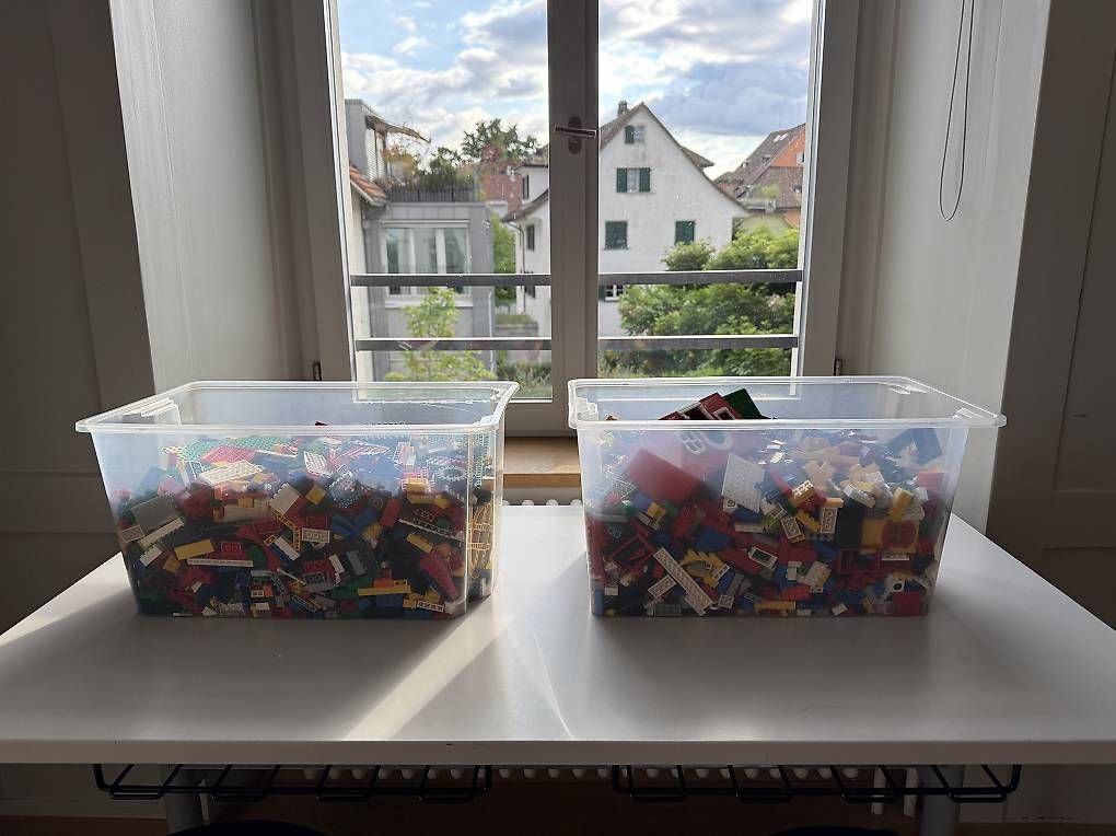 Spielzeuge: Lego XXL-Kisten – Gebraucht aus Oberwil b. Zug von Pusska