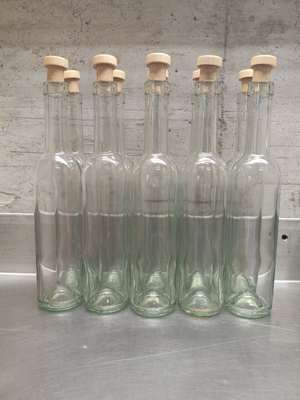 Gläser, Krüge & Flaschen: 37.5cl Weinflaschen mit Holzzapfen. 10stk – Neu (gemäss Beschreibung) aus Bern von Mundart1