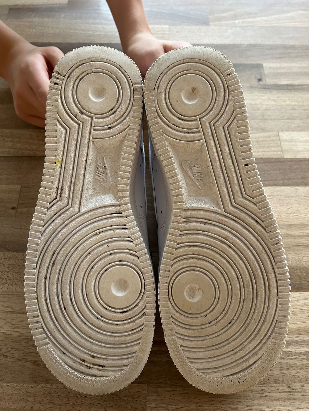 Nike Herrenschuhe: Nike Air Force 1 Low Supreme Sonderedition Grösse 40 – Gebraucht aus Oberwil-Lieli von Mhd 5