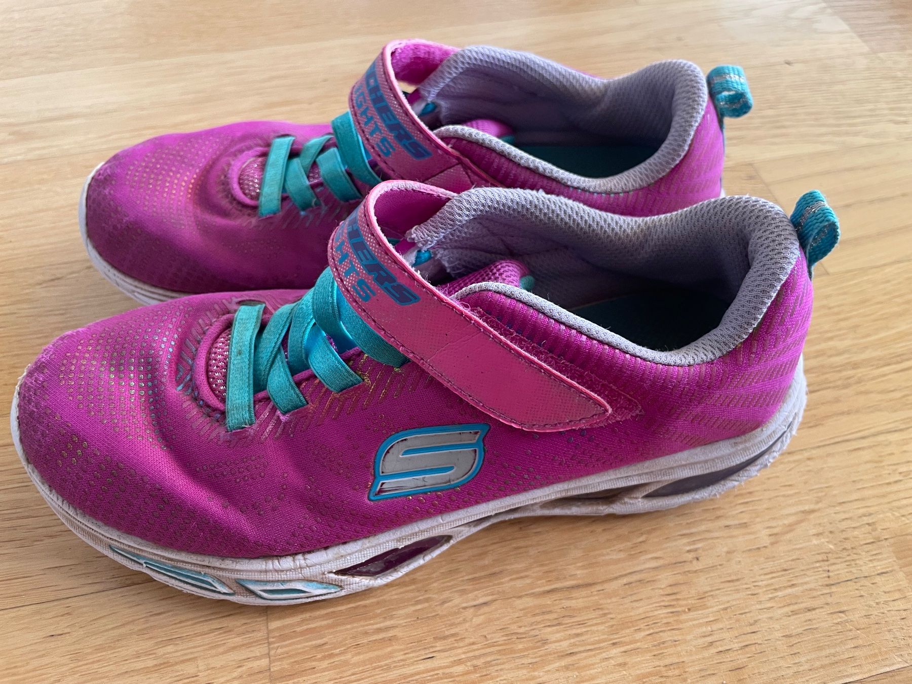Skechers Schuhe für Mädchen: Skechers sneakers Gr.34 – Gebraucht aus Baden von eklym