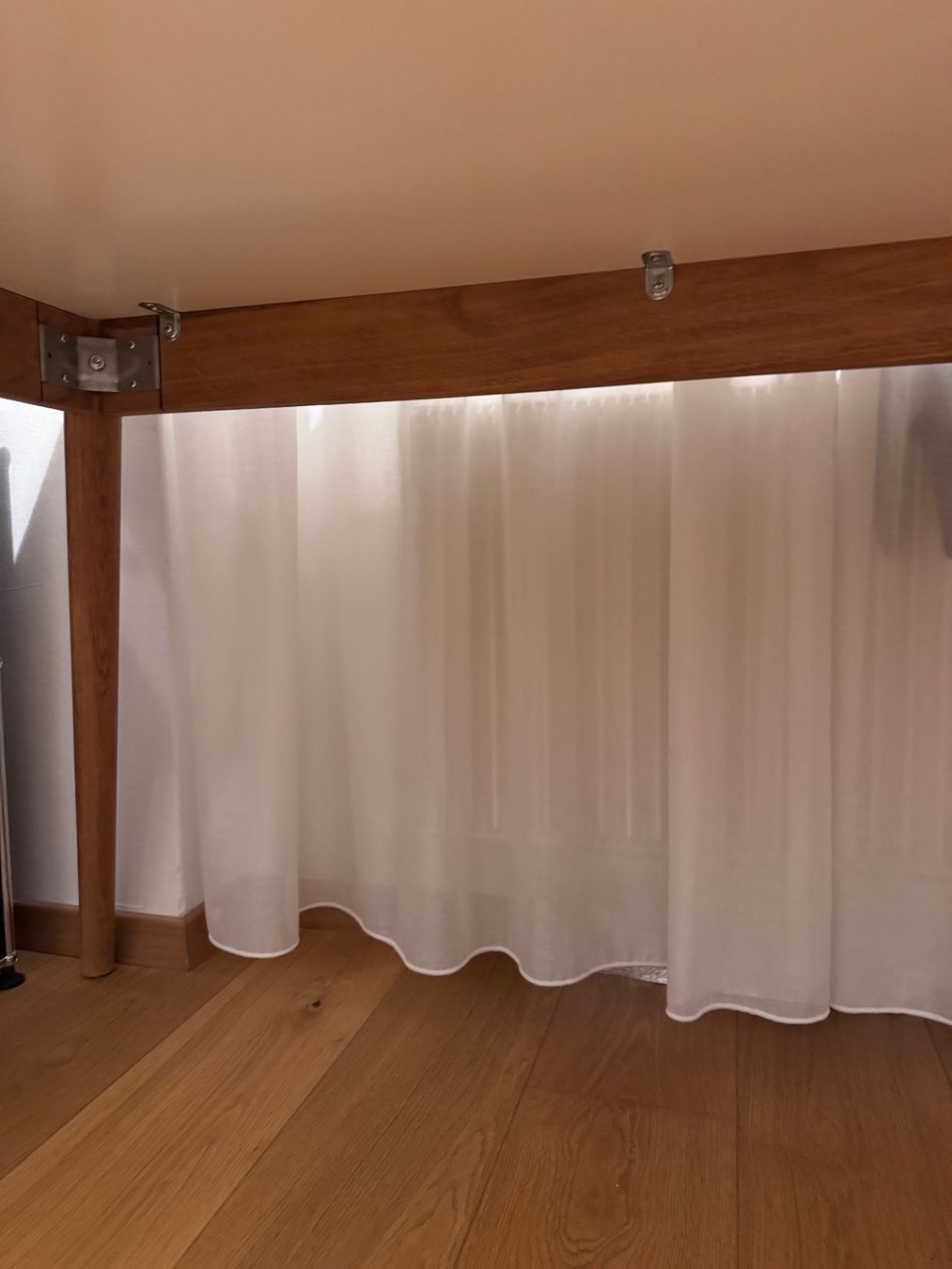 Pfister Tavoli: Schöner moderner Tisch 180x90 – Usato da Spiegel b. Bern venduto da edi20000_0 2