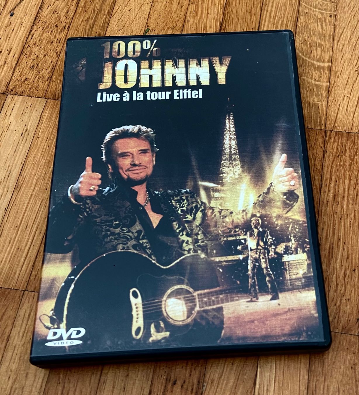 Tutti i DVDs: 100% Johnny Hallyday Live à la tour Eiffel – Usato da Luzern venduto da Lycka