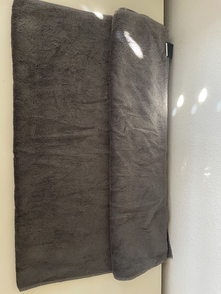 Hugo Boss Teli da bagno: Badetuch BOSS grau neu – Nuovo (secondo la descrizione) da Adliswil venduto da maximiliann 3