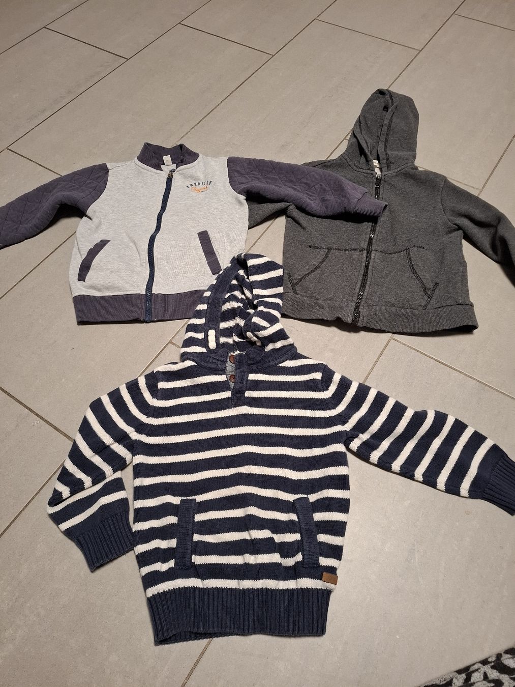 Esprit Maglioni & Felpe: 4er Set Jacken/Pullis Gr. 104/110: Tom Tailor, Esprit, H&M – Usato da Zürich venduto da Edelshop