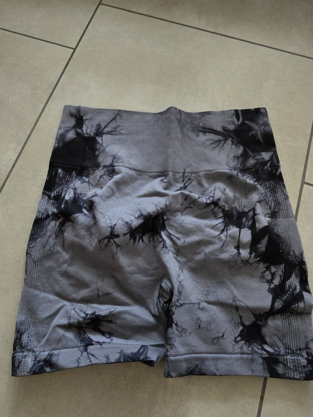 Leggings: Batik Shorts - Grösse M – Nuovo e nell'imballaggio originale da Rickenbach b. Wil venduto da Kth_v8